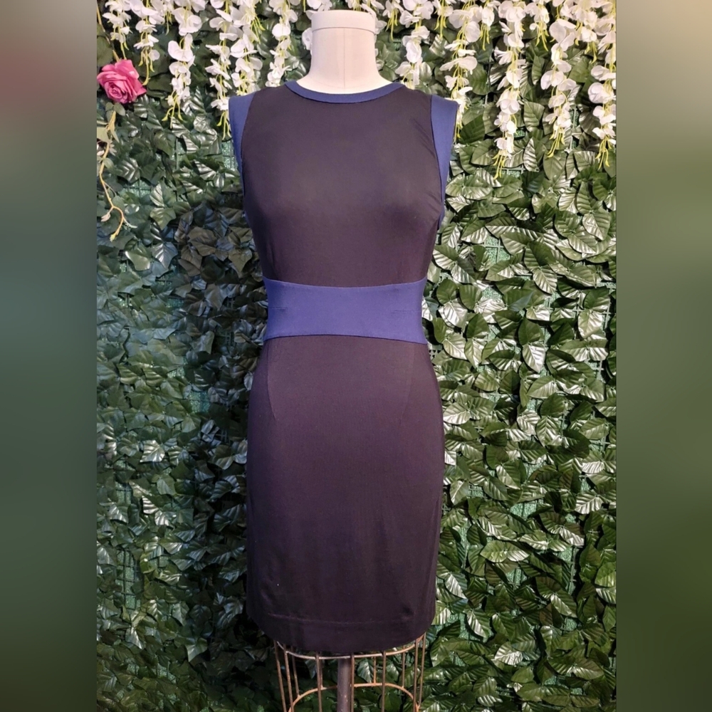 Diane Von Furstenberg Stretch Dress Size 6 Visco. Navy/Black  Knee Length